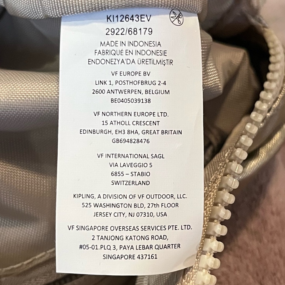 Kipling NWT Gold Waist Pack with Monkey Keychain - Picture 8 of 9